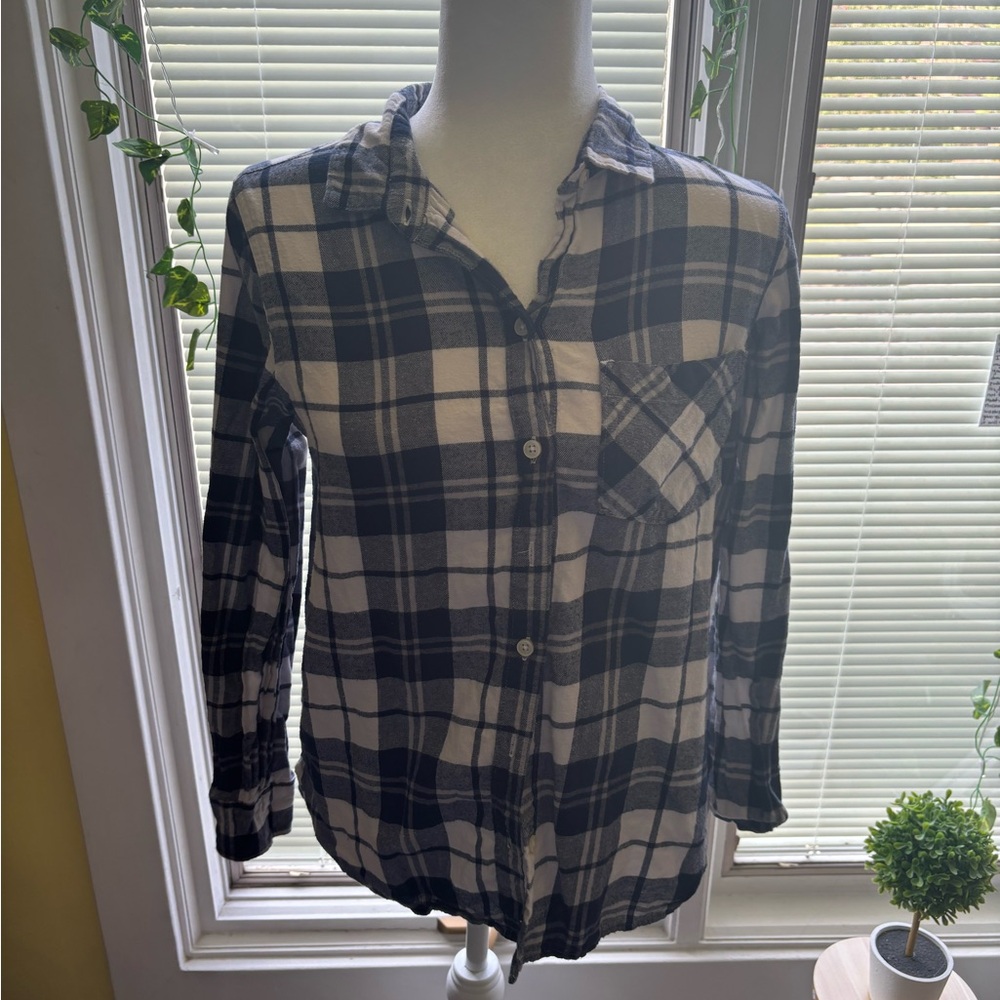 OLD NAVY PLAID BUTTON UP